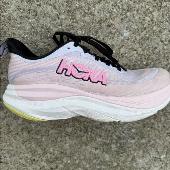 HOKA Women's Skyflow Pink Running Shoes size 7.5 Wide - Picture 1 of 5